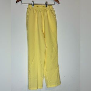 Yellow pant for her size 6ps